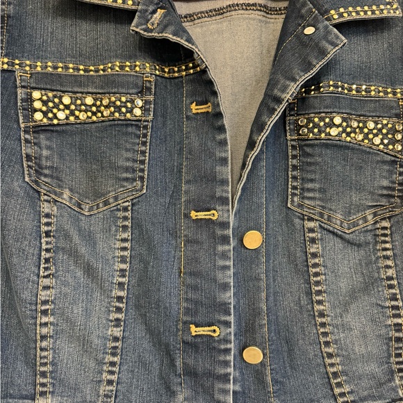 CHICOS STUDDED JEAN JACKET - Picture 5 of 6